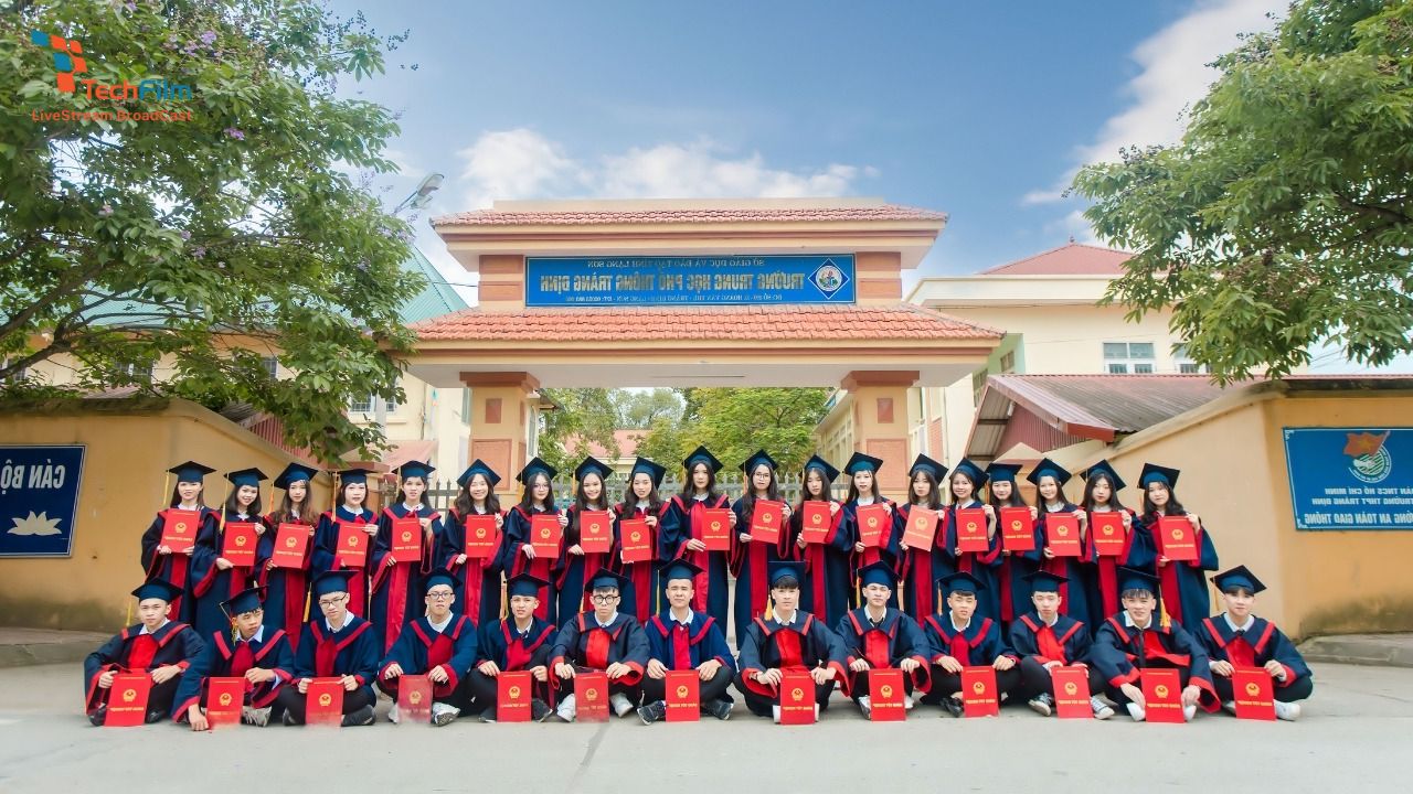 Dịch Vụ Chụp Hình Chuyên Nghiệp Tại TP.HCM – Bảng Giá Ưu Đãi Mới Nhất 2025 21 Chụp hình kỷ yếu