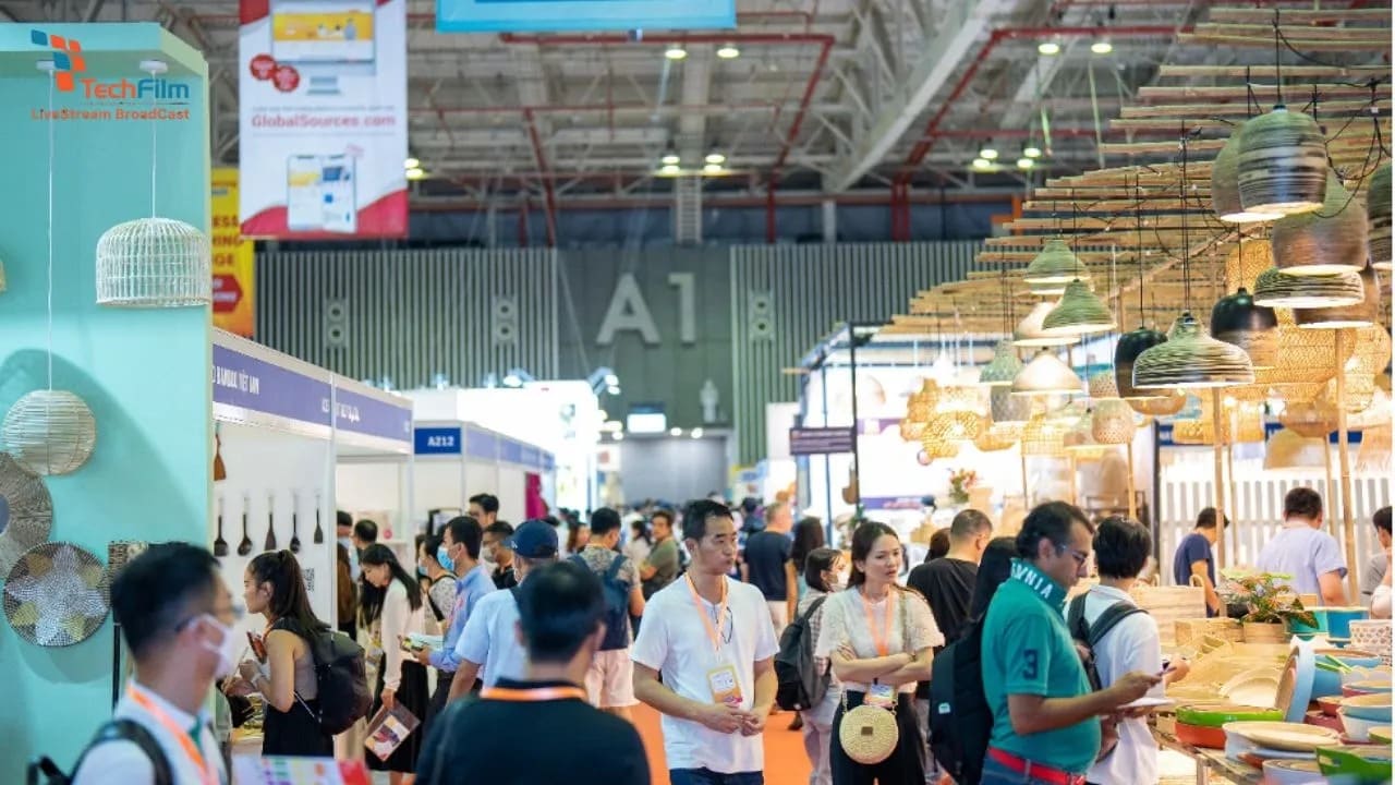 Dịch Vụ Chụp Hình Chuyên Nghiệp Tại TP.HCM – Bảng Giá Ưu Đãi Mới Nhất 2025 6 Dịch vụ chụp hình hội chợ