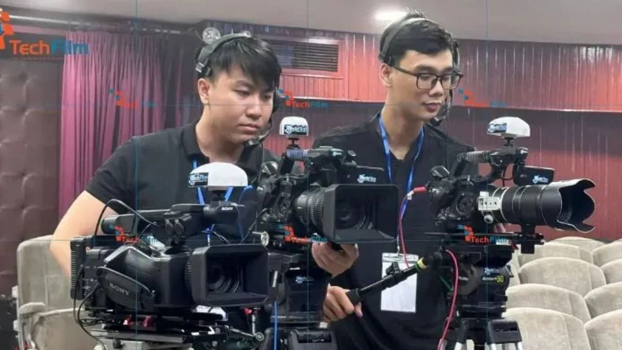 Dịch Vụ Chụp Hình Chuyên Nghiệp Tại TP.HCM – Bảng Giá Ưu Đãi Mới Nhất 2025 22 Nhân sự giàu kinh nghiệm, tác phong chuyên nghiệp