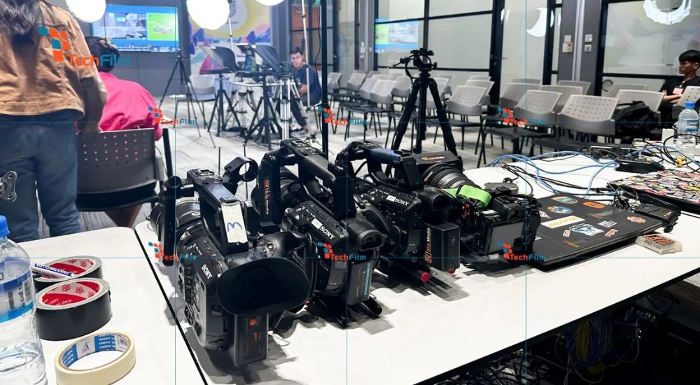 Bảng giá chụp hình sự kiện uy tín chuyên nghiệp tại TPHCM 6 Techfilm sử dụng thiết bị chụp hình, quay phim hiện đại cho sự kiện