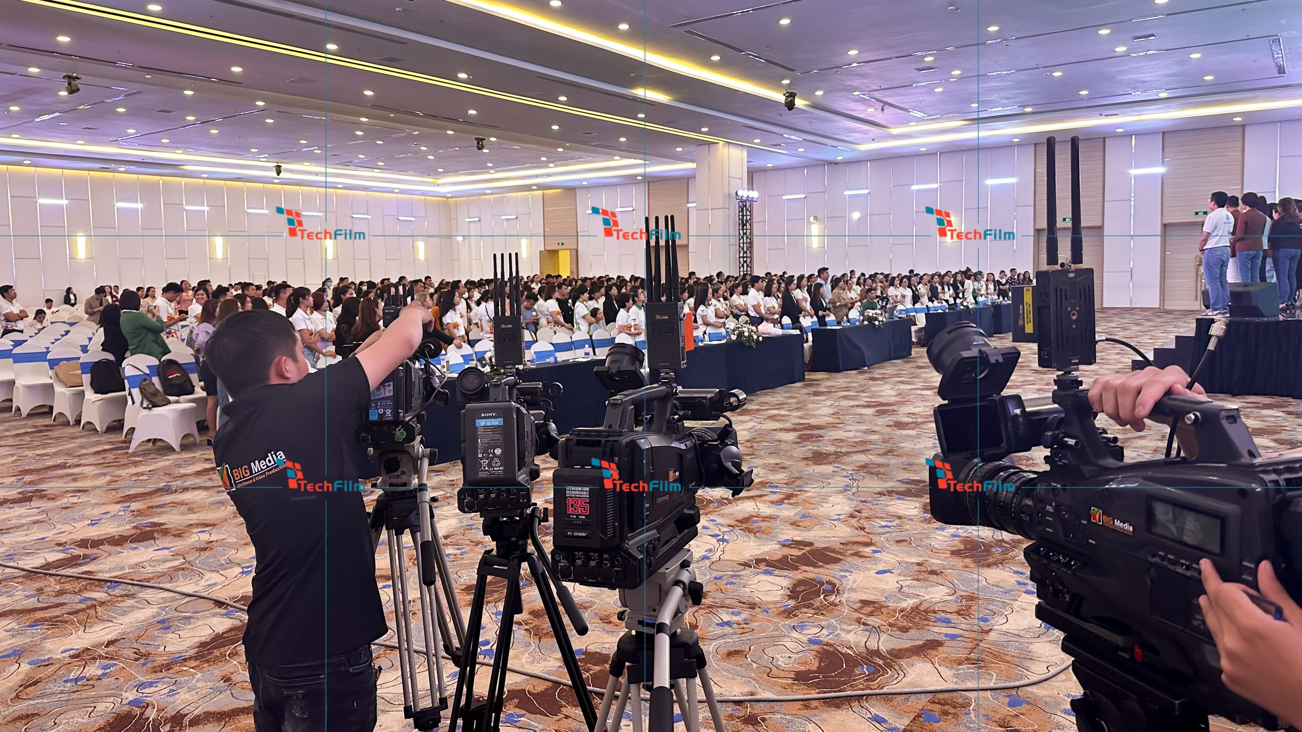 Tối Ưu Hóa Livestream Sự Kiện Trực Tuyến Với Phông Xanh 3 Livestream sự kiện từ phông xanh giúp tạo tính chuyên nghiệp trong buổi live