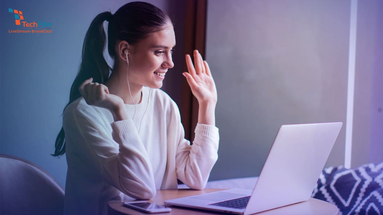 Bí quyết livestream triệu view giúp chốt đơn thần tốc 10 Tương tác với người xem khi livestream.