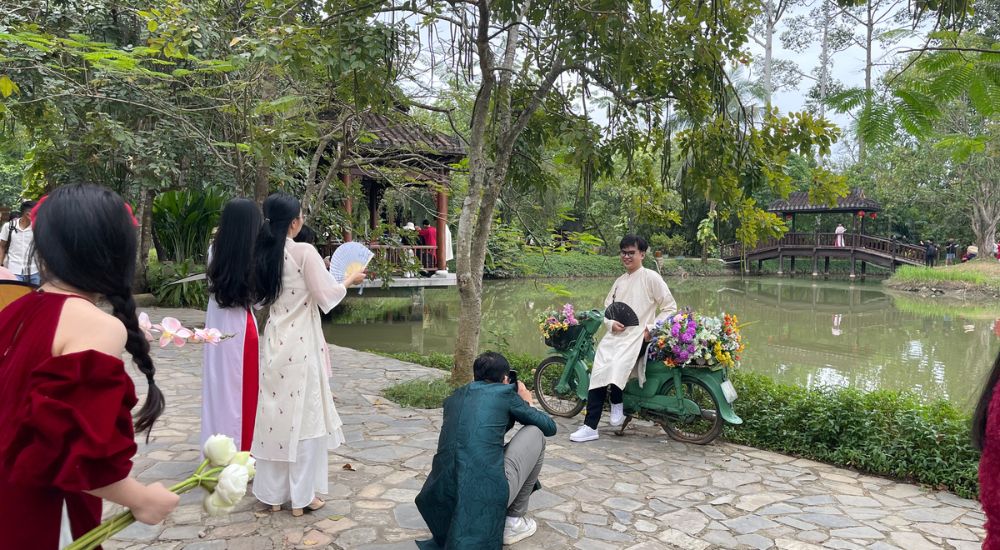Bật mí 15 địa điểm chụp ảnh Tết đẹp cực xịn tại Sài Gòn 14 chụp ảnh tết ở bào tàng áo dài