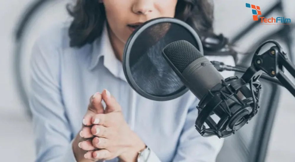 Người đọc nên điều chỉnh tốc độ và nhịp điệu để giọng nói tự nhiên và dễ nghe hơn
