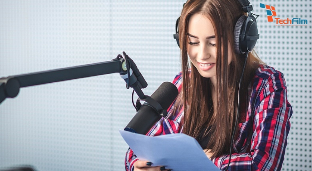 Voice off tường thuật giúp kết nối các cảnh trong phim hoặc video